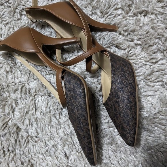 Heels - Picture 2 of 10